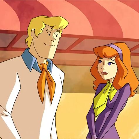 Fred And Daphne Costume, Famous Cartoon Duos, Couple Cartoon Characters, Fred Scooby Doo, Daphne And Fred, Scooby Doo Pictures, Scooby Doo Mystery Inc, Scooby Doo Images, Scooby Doo Mystery Incorporated