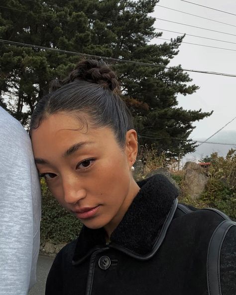 Dasha on Instagram: “5 minutes walk” Dasha Kim, Gorgeous Hair, Hair Inspiration, Makeup Looks, Walking, Hair Styles, Makeup, Hair, On Instagram