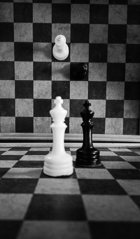 Chess Board Photography, Black N White Photography, Intj Vibes, Chess Photography, High Key Photography, Chess Art, Chess Club, Silhouette Photography, Coffeehouse