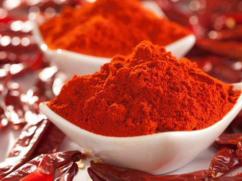 Why you need to add salt-Tips to make authentic red chili powder at home! Powder Photography, Spices Photography, Plant Herbs, Masala Powder Recipe, Light Soups, Hot Spices, Red Chilli Powder, Indian Vegetarian Recipes, Dried Lemon