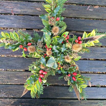 This year I’ve gone rogue and made a star-shaped wreath for our front door. Its made with all the foliage I’d put in a traditional fresh Christmas wreath, but using a star wreath form made out of floral foam. What you need to make a star wreath. I used floral foam to make my star-shaped wreath and came up with a super simple way to mark out my star. 1 round floral foam pad (mine is 15 inches in diameter) A piece of string or yarn Marker Pen Knife Short length of wire… Star Wreath Form, Twig Stars, Fresh Christmas Wreath, Pen Knife, Star Wreath, Tree Centerpieces, Tree Collar, Deco Mesh Christmas Wreaths, Christmas Ornament Wreath