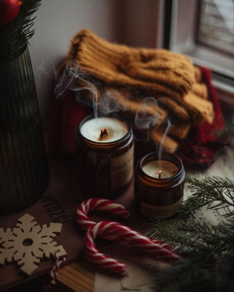 Christmas Food Photography, Candle Photoshoot, Candle Photography, Christmas Desktop Wallpaper, Christmas Desktop, Christmas Reading, Autumn Candle, Christmas Pots, Candles Photography