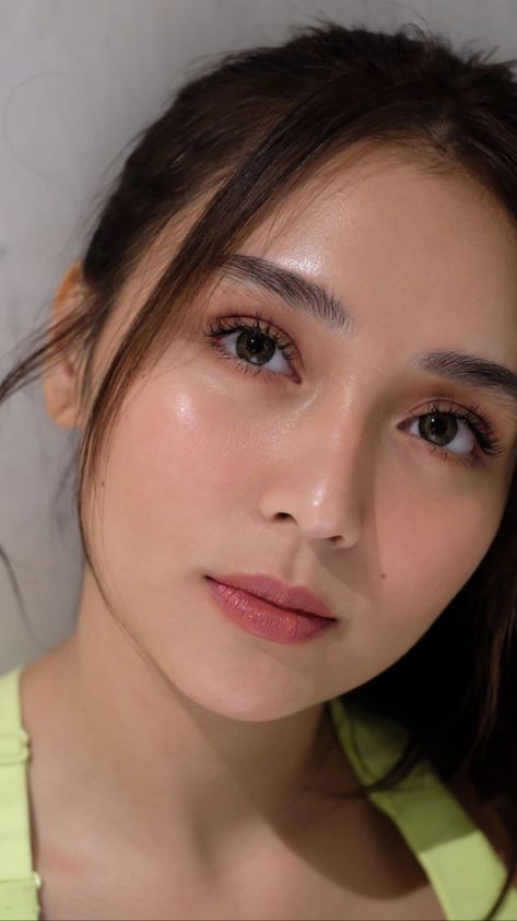 Fresh Makeup Look For Graduation, Fresh Make Up Look For Graduation, Korean Fresh Makeup Look, Natural Asian Makeup Looks, Kathryn Bernardo Make Up, Graduation Simple Makeup, Graduation Make Up Look For Filipina, Simple Graduation Makeup, Glass Skin Makeup Look