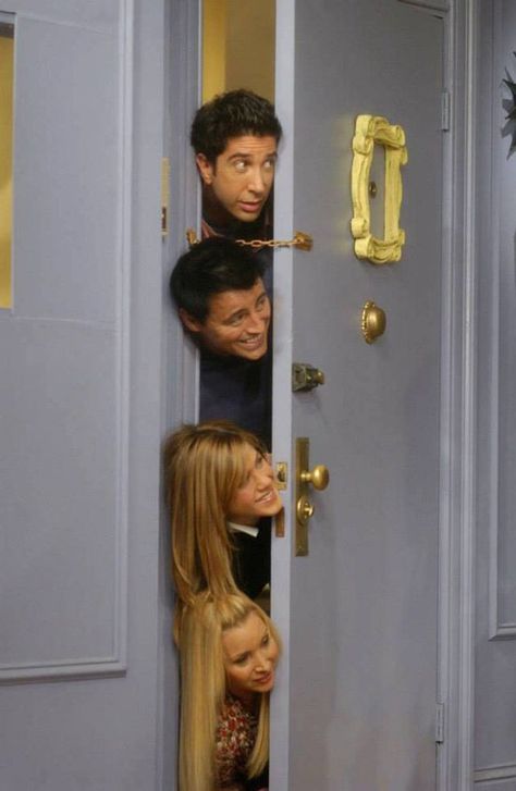 Friends door Friends Thanksgiving Episodes, Friends Season 3, Friends Season 10, Paige Photos, Friends Season 1, Friends Trivia, Meme Cat, Friends Episodes, Friends Thanksgiving