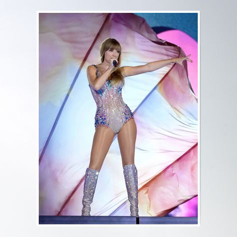 High-quality posters to hang in dorms, bedrooms or offices. Multiple sizes are available. Printed on 185gsm semi gloss poster paper. Additional sizes are available. Super Bowl Stadium, Vegas Night, Taylor Swift Videos, Beautiful Costumes, Donatella Versace, Queen Mary, Taylor Swift Pictures, Roberto Cavalli, Pop Star