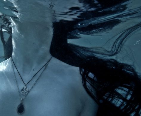 Siren Creature, 2014 Instagram, No Ordinary Girl, Siren Aesthetic, Mermaid Stories, Siren Core, Dark Mermaid, Daughter Of Poseidon, Siren Mermaid