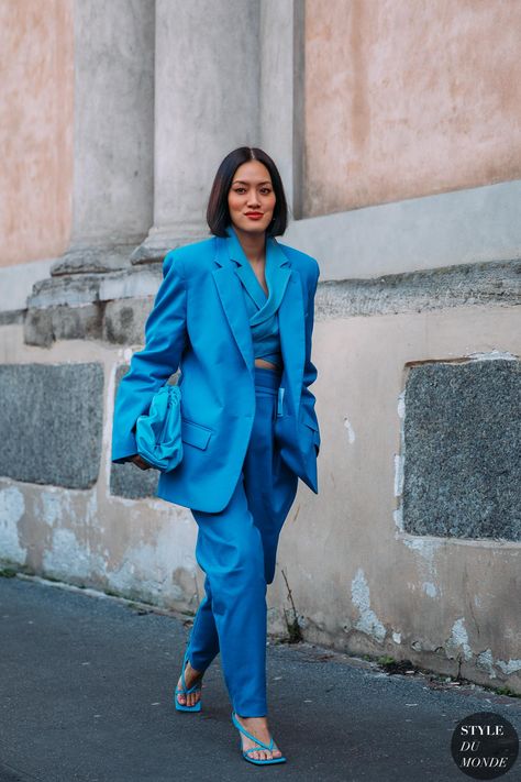 Tiffany Hsu, 2020 Street Style, Reportage Photography, Monochromatic Outfit, Street Style Inspiration, Blue Outfit, Casual Street Style, Street Chic, Blue Suit