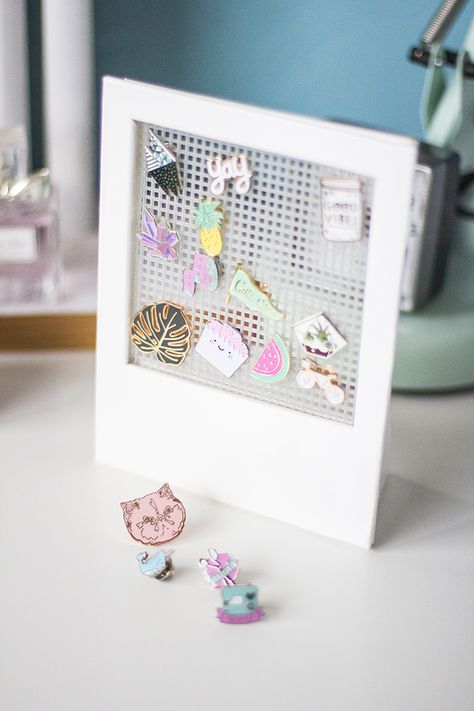 Pin Collection Displays, Disney Pin Display, Polaroid Display, Convention Booth, Casa Disney, Pins Badge Display, Diy Tricot, Enamel Pin Display, Pin Display