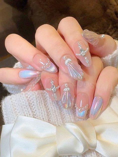 15 Best Beach Themed Nails Ideas For a Stylish Summer Look | Beach Nails Aesthetic Nail Fairycore, Mermaid Theme Nails, Mermaid Nails Art, Mermaid Gel Nails, Mermaid Nails Design, Mermaid Inspired Nails, Shell Nail Art, Beach Themed Nails, Shell Nails