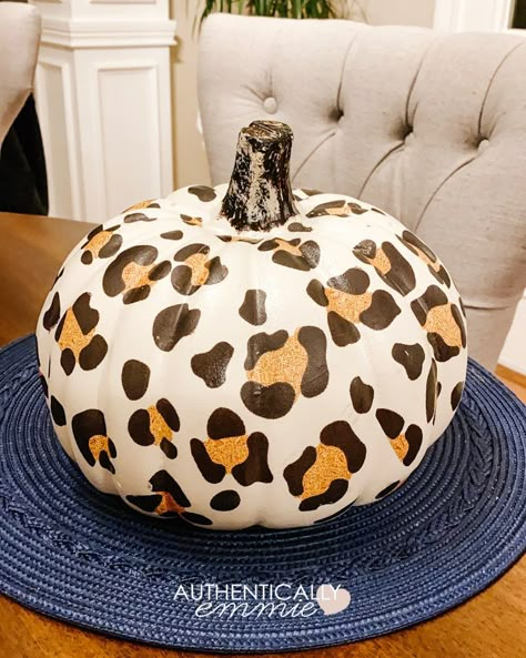 DIY Leopard Print Pumpkin Diy Leopard Print, Diy Pumpkins Painting, Cute Painted Pumpkin Ideas, Pumpkin Painting Party, Pumpkins Painting, Pumpkin Decorating Diy, Leopard Print Pumpkin, Painted Pumpkin Ideas, Pumpkin Paint