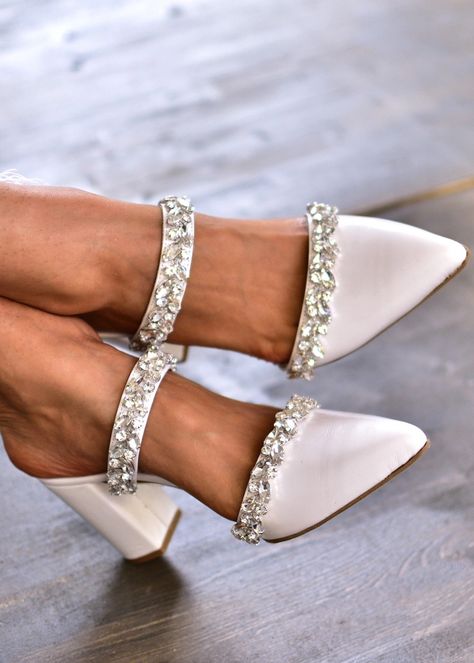 Alternative Wedding Shoes, Wedding Shoes Block Heel, Block Heels Wedding, Wedding Shoes White, Pointed Mules, White Heels Wedding, White Block Heels, White Mules, Heels Block