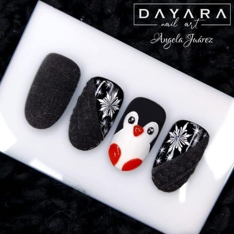 Penguin Nail Art, Penguin Nails, New Year Nails, Winter Nail Ideas, Xmas Nail Art, Unghie Nail Art, Christmas Gel Nails, Sweater Nails, Seasonal Nails