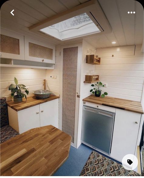 Converted Vans With Bathroom, Camper Van Toilet Ideas, Van Life Toilet, Van Bathroom Ideas, Vanlife Bathroom, Camper Toilet Ideas, Van Kitchen Ideas, Van Conversion Toilet, Van Bathroom