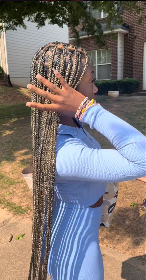 Black Braids Blonde Highlights, Light Brown And Black Braids, Honey Blond Braid Hairstyles, Highlight Braids For Black Women, Blonde Large Knotless Braids, Dark Brown And Blonde Braids, Highlight Knotless Braids, Natural Hair Blonde Highlights, Blonde Highlights Braids