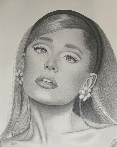 Ariana Grande Sketch, Celebrity Art Drawings, People Drawings, Face Proportions, Ariana Grande Drawings, Ariana Grande Fans, Art Drawings Sketches Pencil, Pink Theme, Celebrity Portraits