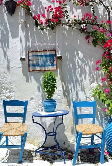 Greece House Design, Diy Patio Garden, Greek Bedroom, Greek Garden, Greek Decor, Greek Blue, Garden Landscaping Ideas, Greek House, Greek Design