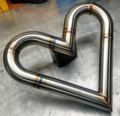 Welder Art, Metal Working Machines, Metal Shop Building, Welded Metal Projects, Welding Crafts, Diy Room Decor Videos, Grill Door Design, Heart Diy, Welding And Fabrication