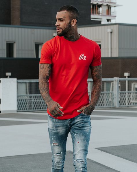 Red Tshirt Outfit Mens, Red Tshirt Outfit, Men Street Look, Rick Y Morty, Outfits Hombre, Bee Inspired, Men Street, Short Legs, Street Look