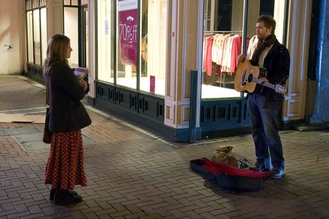 Once (2007) - Glen Hansard,Markéta Irglová Top Romance Movies, Once Movie, Glen Hansard, Brokeback Mountain, Movies Of All Time, Power Pop, Romantic Films, Garage Band, A Star Is Born