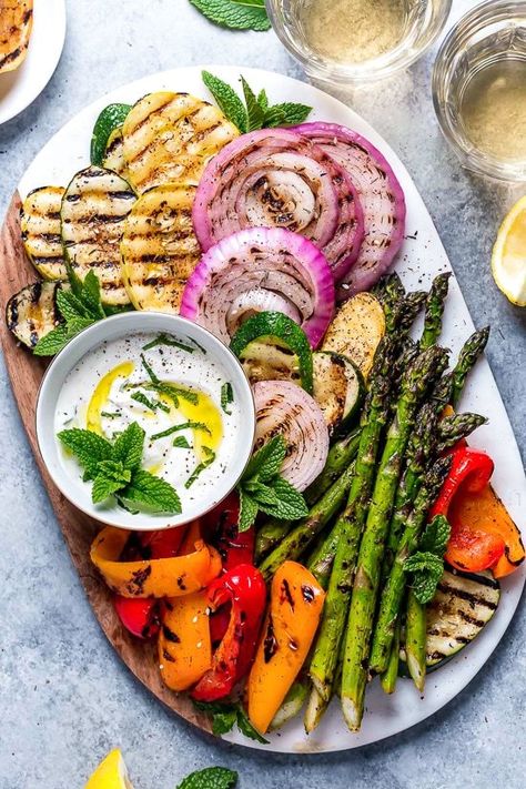 Grilled Vegetables with Yogurt Mint Sauce are so colorful and delicious. An easy summer side dish made with asparagus, zucchini, squash, red onion and bell peppers. Asparagus Zucchini, Grilled Vegetable Recipes, Easy Summer Side Dishes, Grilled Asparagus Recipes, Vegetable Platter, Zucchini Squash, Mint Sauce, Summer Side Dishes, Asparagus Recipe