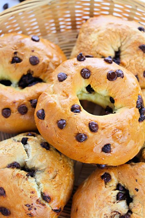 Chocolate Chip Bagel Recipe, Chocolate Chip Bagels, Family Meals Easy, 2 Ingredient Bagels, Instant Pot Air Fryer, Bagel Recipe Easy, Bagel Bites, Homemade Chocolate Chips, Silicone Baking Sheet