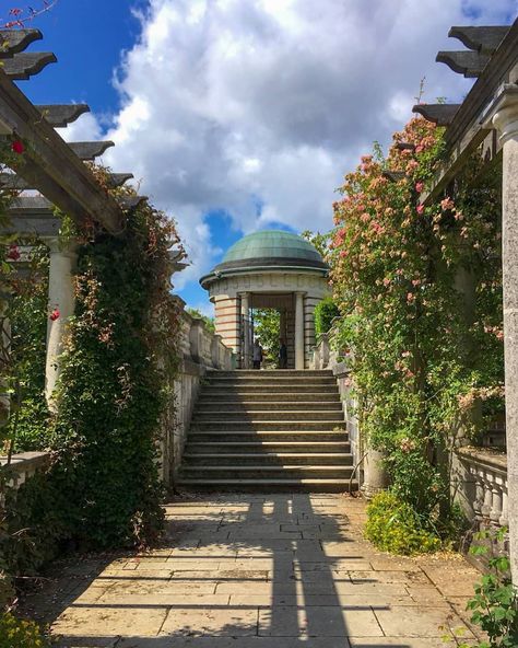 Get With London on Instagram: “Take a trip to visit the majestic Pergola and Hill Gardens in Hampstead Heath this weekend and get lost in a paradise where history and…” Paris December, Hampstead Heath, Garden On A Hill, Dance Photography, Travel Itinerary, Creative Writing, This Weekend, Pergola, Take A