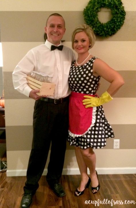 50's Housewife Halloween Costume - A Cup Full of Sass 50s Costume Ideas, Cheap Couples Halloween Costumes, Housewife Costume, Trixie Tang, Couples Costumes Creative, Easy College Halloween Costumes, 50s Costume, Funny Couple Costumes, Unique Couple Halloween Costumes