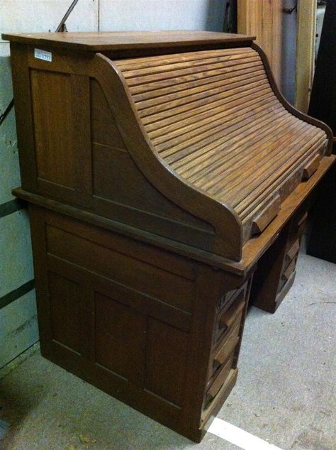 Antique Oak Roll Top Desk Antique Office Furniture, Desk Stuff, Antique Office, Antique Oak Furniture, Beautiful Furniture Pieces, Craftsman Furniture, Old Desks, Roll Top Desk, Oak Desk