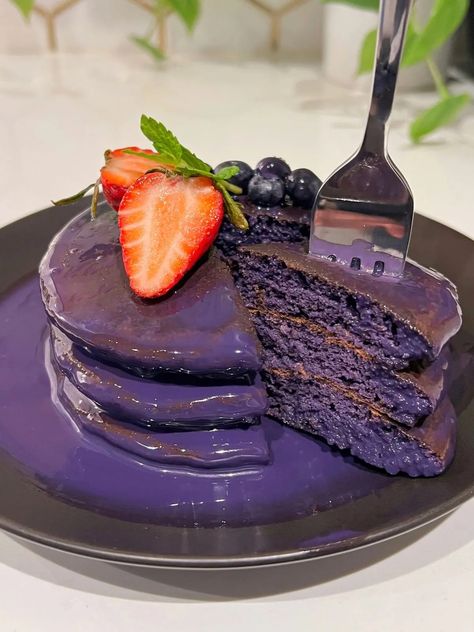 Purple Pancakes, Ube Pancakes, Purple Yams, Tanghulu Recipe, Ube Recipes, Light And Fluffy Pancakes, Postre Keto, Purple Yam, Coconut Sauce