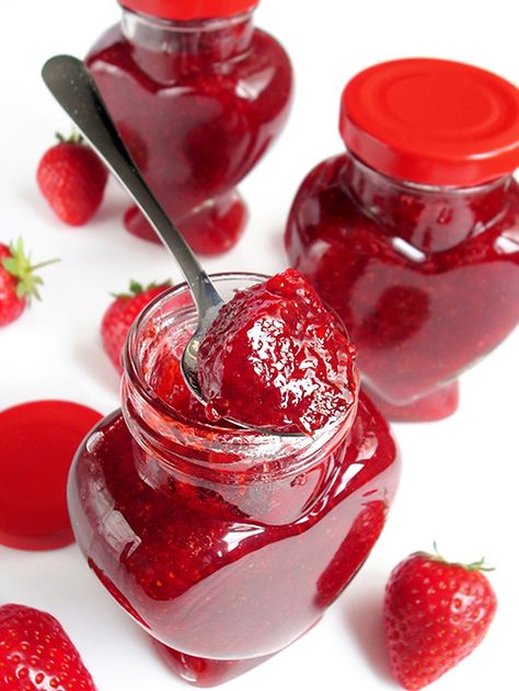 Strawberry Cottage, Rose Petal Jam, Rose Jam, Edible Flowers Recipes, Strawberry Rose, Jam Recipes Homemade, Rose Recipes, Strawberry Roses, Strawberry Jelly