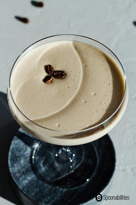 Coffee Liquor, Espresso Martini Recipe, Martini Recipe, Boozy Drinks, Martini Recipes, Super Secret, Cocktail Drinks Recipes, Coffee Cocktails, How To Give