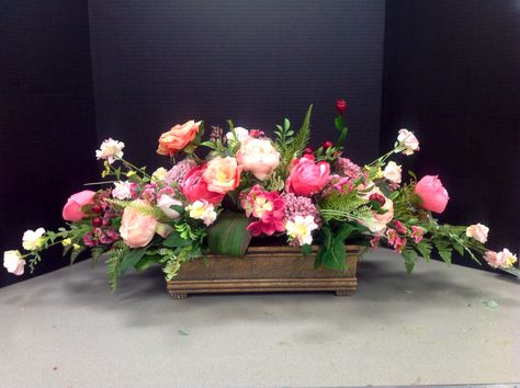 Spring floral design  by Andi (9989) 2015 Horizontal Flower Arrangement, Spring Floral Design, Dekoratívne Vence, Contemporary Flower Arrangements, Easter Flower Arrangements, Tulips Arrangement, Daisy May, Table Arrangements Wedding, Altar Flowers