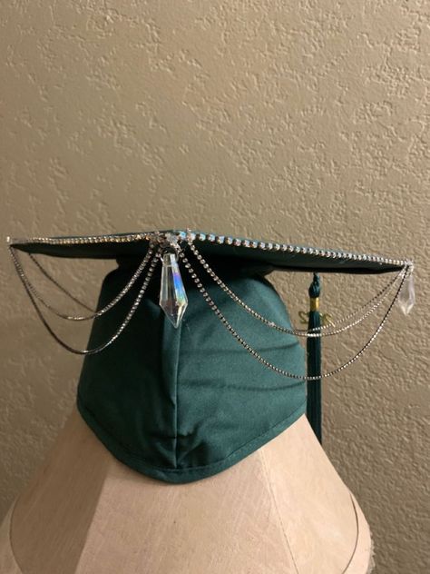 Graduation Hat Designs Art, Nail Tech Cap Decoration Graduation, Decorated Graduation Gown, Painted Graduation Cap Designs, Celestial Graduation Cap, Graduate Hat Ideas, Graduation Cap Designs Bling, Blinged Out Graduation Caps, Graduation Cap Designs With Crown