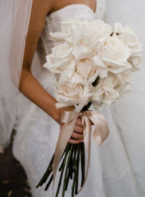 Flower Crew, Inbal Dror, White Wedding Theme, Bridal Bouquet Flowers, Boda Mexicana, Champagne Wedding, Bridal Photography, Wedding Flower Arrangements, Wedding Mood