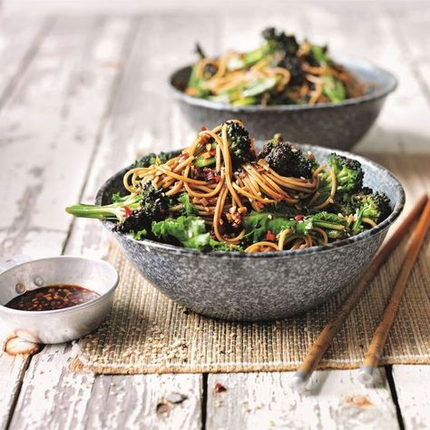 Noodles With Broccoli, Soy Ginger, Soba Noodles Salad, Vegetarian Recipes Lunch, Weekday Dinner, Vegetarian Lunch, Soba Noodles, Vegan Dinner, Idee Pasto Sano