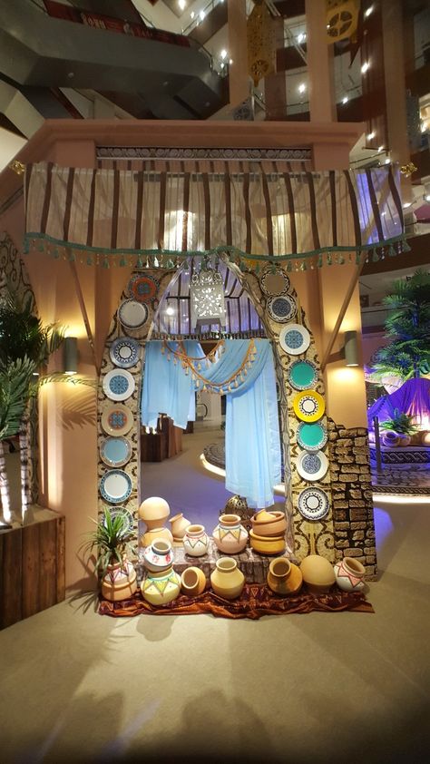 Ramadan Restaurant Decorations, Ramadan Event Design, Raya Decoration Ideas, Ramadhan Decoration, Ramadan Tent, Beach Restaurant Design, Arabian Theme, Arabic Interior Design, Arabian Nights Party