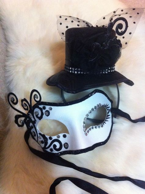 Diy Masquerade, Diy Masquerade Mask, Masquerade Mask Diy, Diy Fantasia, Quick Halloween Costumes, Creepy Masks, Masquerade Theme, Venetian Masquerade Masks, Best Friend Halloween Costumes