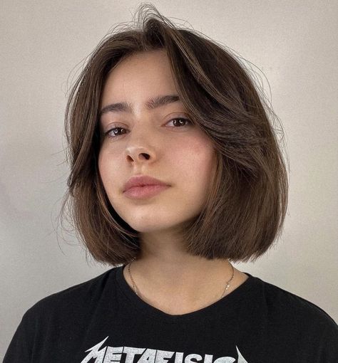 Elegant Blunt Bob with Curtain Bangs Bob With Curtain Bangs Straight Hair, Layered Bob Curtain Bangs, Straight Cut Bob, Curtain Bangs Bob, Butterfly Bangs, Bob With Curtain Bangs, Short Hair With Curtain Bangs, Haircut With Curtain Bangs, 2023 Hair