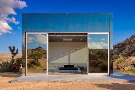 Invisible House, House Of Mirrors, House California, California Food, Joshua Tree California, Mirror House, House Blend, Travel Magazine, Food And Travel