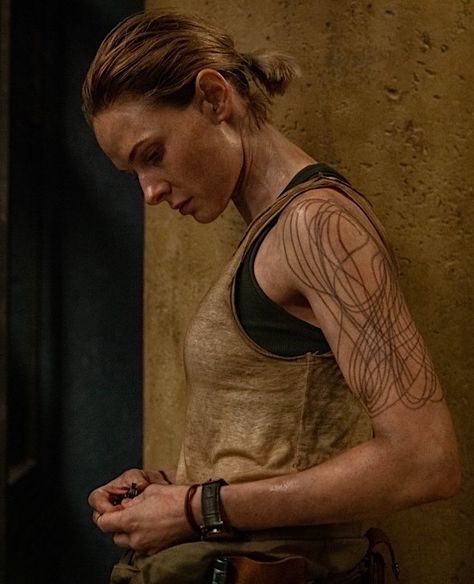 REBECCA FERGUSON as Juliette Nichols in SILO (2023 -) Rebecca Ferguson Actress, Vanessa Kirby, Lauren Cohan, Rebecca Ferguson, Abstract Tattoo, Tattoo Stencils, Woman Crush, Beauty Women, Party Outfit