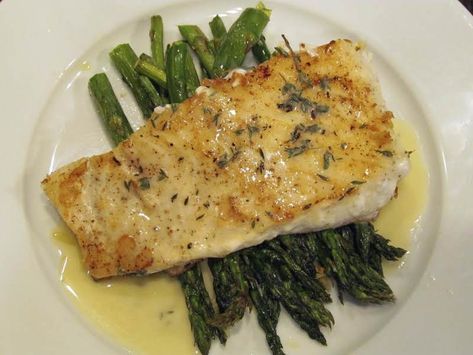 House Seasoning, Baked Halibut, Asparagus Recipes Roasted, Grilled Halibut, Halibut Recipes, Lemon Butter Sauce, How To Cook Fish, Garlic Recipes, Roasted Asparagus