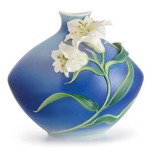 Franz Porcelain Peaceful Lotus flower small vase  Fine Porcelain Franz Collection, Porcelain Tableware, Vases For Sale, China Painting, Porcelain Art, Mid Size, Antique Porcelain, Beautiful Vase, Lily Flower