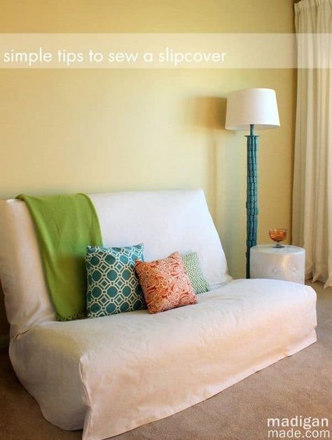 10 DIY Futon Cover Ideas that Will Change Your Futon Forever Diy Futon Cover, Upcycle Bed, Futon Cover Ideas, Futon Makeover, Metal Futon, Best Futon, Diy Futon, Futon Living Room, Futon Cushions