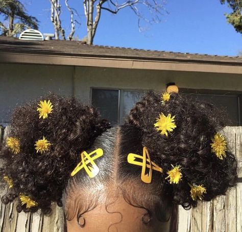 Floral hair Cabello Afro Natural, Cute Natural Hairstyles, Edges Hair, Girls Natural Hairstyles, Girls Hairstyles Braids, Natural Hair Styles Easy, Girls Braids, Penteado Cabelo Curto, Yellow Hair