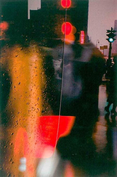 Saul Leiter Photography, Saul Leiter, Diane Arbus, New York School, Traffic Lights, History Of Photography, Great Photographers, Colour Photograph, Abstract Photography