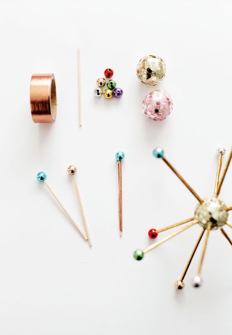 DIY Mid-Century Inspired Colorful Metallic Sputnik Ornaments – Melodrama Diy Mid Century, Modern Christmas Ornaments, Retro Christmas Decorations, Mid Century Modern Christmas, Mid Century Holiday, Christmas Reindeer Decorations, Retro Ornaments, Personalised Christmas Decorations, Christmas Crafting