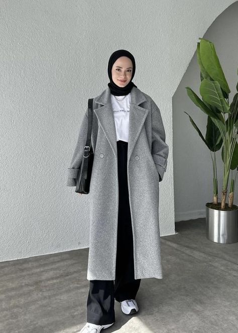 Hijabi Fashion Winter, Winter Long Coat, Modest Winter Outfits, Long Coat Outfit, Winter Coat Outfits, Modest Casual Outfits, Gray Coat, Muslim Outfits Casual, Hijab Style Casual