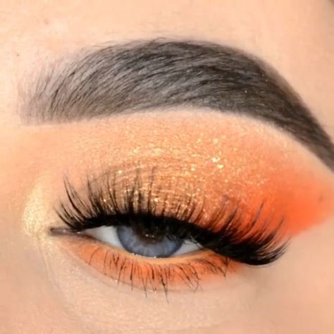 Easy Orange Eye Makeup, Makeup Looks For Orange Outfit, Eye Makeup For Orange Outfit, Easy Orange Eyeshadow Looks, Cute Cheer Makeup Ideas, Easy Orange Makeup Looks, Makeup With Orange Outfit, Orange Outfit Makeup Look, Simple Orange Eyeshadow Looks