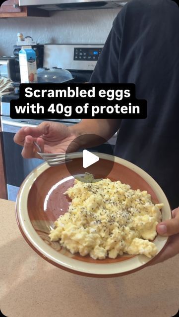 Jamie [fitness account] on Instagram: "My go-to breakfast for reaching my daily protein goal (135g) ! Give it a try and let me know what you think!

Follow for more!

#highprotein #healthybreakfast #proteinbreakfast #fitness #lgbt #recipe #scrambledeggs #fitness #healthyeating #healthyrecipes #breakfast #highproteinmeals" High Protein Low Carb Breakfast Recipes, Easy Protein Breakfast Ideas, Easy Protein Breakfast, Fitness Account, High Protein Low Carb Breakfast, Protein Breakfast Ideas, Healthy Protein Breakfast, Follow For More Instagram, Daily Protein