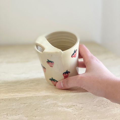 Pottery Travel Mug Ideas, Thumb Mug Pottery, Travel Ceramic Mug, Ceramic Keep Cup, Ceramic Travel Mug Handmade, Travel Mug Ceramic, Ceramic To Go Mug, Pottery Travel Mug, Pottery Tumblers